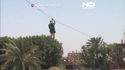 ببینید؛ زیپ‌لاین دلهره‌آور بر فراز تمساح‌ها