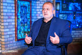 پاسخ تند قاضی‌پور به ماجرای سقوط هلی‌کوپتر و باتری/ ویدئو