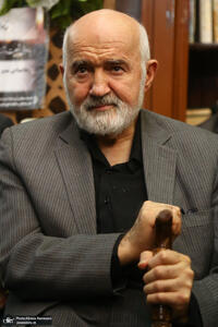 تصاویری کمتر دیده‌شده از احمد توکلی/ از گپ و گفت با نوه امام (ره) تا شانه به شانه عباس عبدی