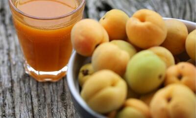 طرز تهیه شربت زردآلو؛ نوشیدنی خوشمزه تابستانی