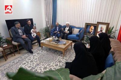 عکس: حضور آملی لاریجانی در منزل سردار شهید، رشید