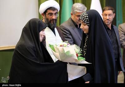 تقدیر از دختر شهید دلاور امیرخانی- فیلم فیلم استان تسنیم | Tasnim