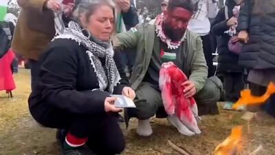 به آتش کشیدن گذرنامه اسرائیلی در تظاهرات حمایت از فلسطین + فیلم