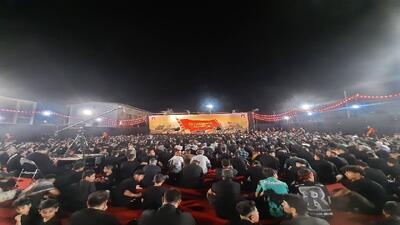 طنین فریاد ظلم‌ستیزی عزا داران حسینی در شب چهارم در دهه سوم محرم