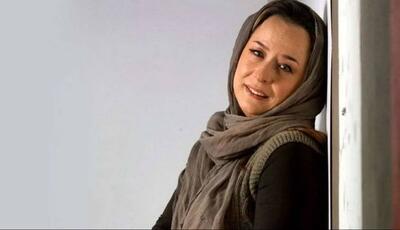 تصویر آزیتا حاجیان در کودکی در کنار برادر و پدرش