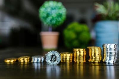 بیت کوین و  ۹۹ درصد از بازار ارز دیجیتال قرمز شدند