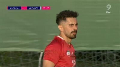 امتناع امید عالیشاه از بستن بازوبند کاپیتانی پس از ورود به زمین
