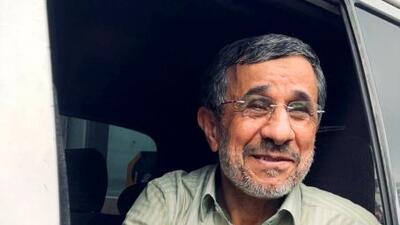عکس دیده نشده  از محمود احمدی نژاد با تیپ عجیب و غریب / خودشم این عکس رو نداره!