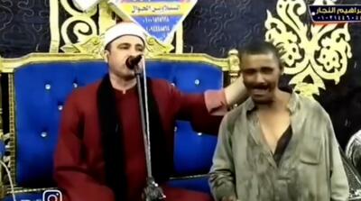 برخورد تاثیرگذار قاری مصری با یک دیوانه