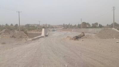 ترمیم و مرمت آسفالت فرسوده روستای انجیرک در گرو بودجه + فیلم