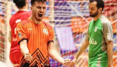 ده - هیچ؛ مدعی قهرمانی کوبنده آغاز کرد!