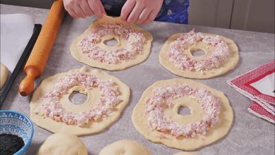 طرز تهیه نان صبحانه شکم پر با مواد دلخواه / هر روز این نان رو میپزی