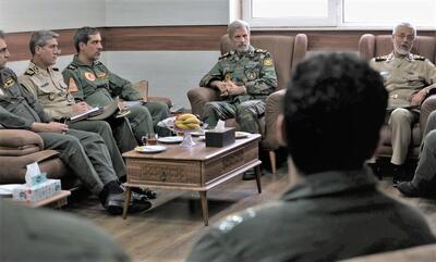 بازدید فرمانده کل ارتش از پایگاه‌ هوایی شهید لشگری