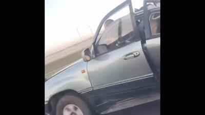فیلم صحنه باورنکردنی عبور ماشین تصادفی