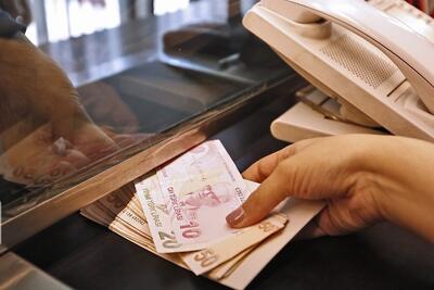 اخذ کارمزد اضافی در ازای نقل و انتقال و تبدیل ارز ممنوع است