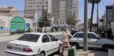 تصاویری از شروع درگیری در حاشیه دادگستری زاهدان