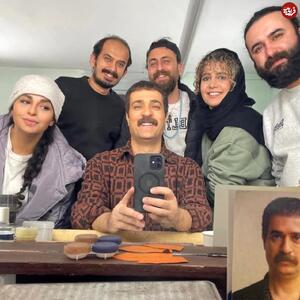 عکس/ سلفی عجیب احمد مهران فر و نسرین نصرتی در اتاق گریم سریال پایتخت ۷ | اقتصاد24