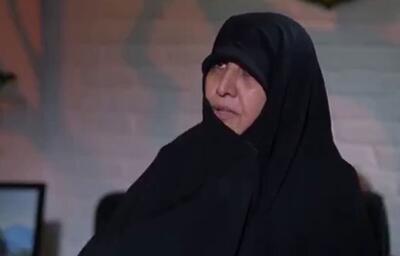 ببینید / همسر شهید حاجی‌زاده:، چون حاج آقا با سن و سال پایین ازدواج کرده بودند و زود بچه دار شده بودند وقتی در پارک بودند گشت ارشاد به آنان مشکوک می‌شود