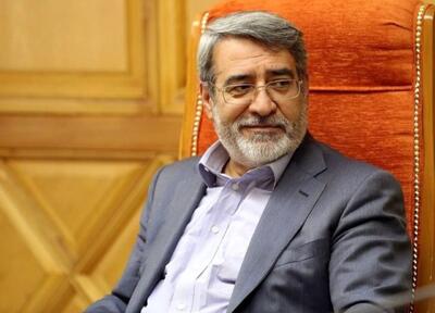 رحمانی فضلی استوارنامه‌اش را به رئیس‌جمهور چین تقدیم کرد