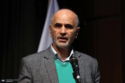 با هشدار نسبت به پیامد طرح «ارز ترکیبی»؛ فرشاد مومنی: «ارز ترکیبی» اسم رمز جهش دوباره قیمت‌ها و تعمیق شکاف مردم با حاکمیت است/ توکلی را با دروغ «تثبیت قیمت» تخریب کردند؛ مجلس هفتم چنین مصوبه‌ ای نداشت/اختصاص بیش از ۹۰ درصد آب به کشاورزی ادعایی غلط است