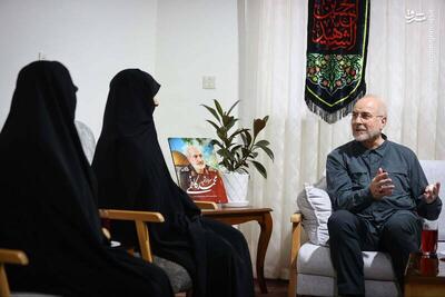 عکس/ حضور قالیباف در منزل سرلشکر شهید  محمد کاظمی