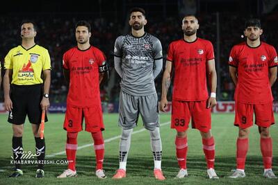 زنوزی و بیرانوند هواداران تراکتور و پرسپولیس را به جان هم انداختند/ پرسپولیسی‌ها اتهامات دروازه‌بان تراکتور را فراموش نمی‌کنند - پارس فوتبال