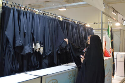 عرضه ملزومات اربعین برای زائران در میدان آزادی تهران