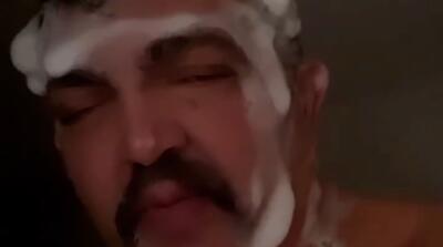 تصاویر غول برره کف‌مال زیر دوش: آب قطعه!