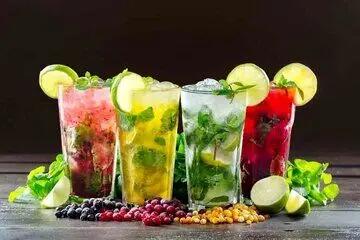 بهترین نوشیدنی‌ها برای روزهای گرم