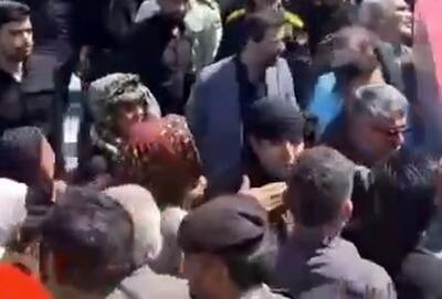 پیکر شهدای حادثه تروریستی زاهدان تشییع شد