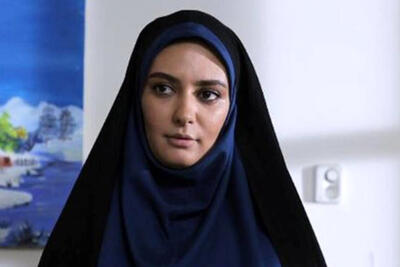چهره ها در زمان؛ رونمایی از چهره غیر قابل تشخیص لیندا کیانی با موهای سفید جو گندمی در فروشگاه لباس مردانه + عکسرا در پرشین وی ببینید. 