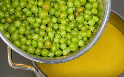 طرز تهیه آبغوره طبیعی بدون نمک و ساده در خانه