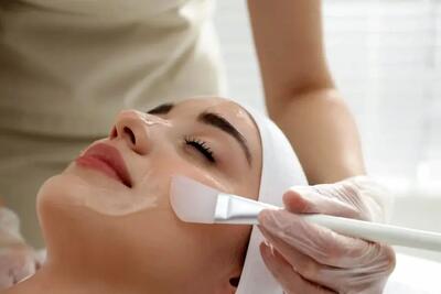 پوستی صاف و بدون لک با کمترین دردسر: لایه‌برداری شیمیایی PCA چگونه معجزه می‌کند؟