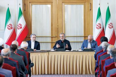 پزشکیان در جمع مدیران وزارت امور خارجه از عراقچی دفاع کرد: دیپلماسی در اوج جنگ فعال بود