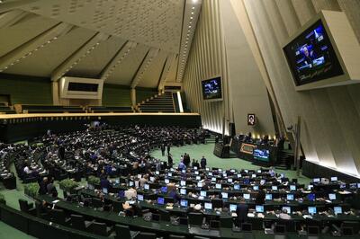 تقدیر بیش از ۱۷۰ نماینده مجلس از وزارت ارتباطات برای طراحی و ساخت «ناهید ۲»