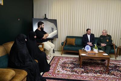 دیدار مخبر با خانواده شهید سرلشکر حاجی‌زاده