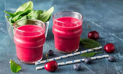 طرز تهیه اسموتی مولن رژ؛ ترکیبی از میوه‌های تابستانی