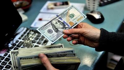 قیمت دلار فردایی؛ دوشنبه ۶ تیر ۱۴۰۴/ تداوم نوسان دلار در انتهای کانال ۸۰ هزار تومان