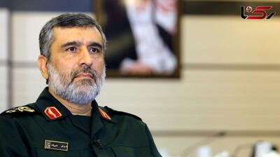اقامه نماز مغرب سرلشکر رحیم صفوی و محمد مخبر در منزل شهید امیرعلی حاجی‌زاده + فیلم
