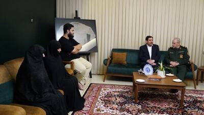 دیدار مخبر با خانواده شهید سرلشکر حاجی‌زاده