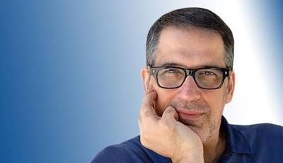 فرهاد جم به صحنه می‌آید