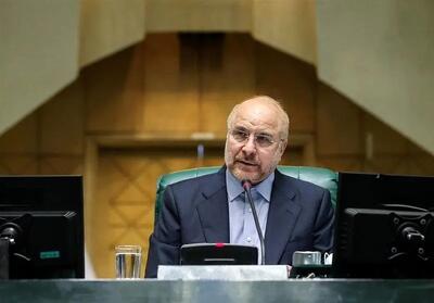 تصویری از حضور قالیباف در منزل سرلشکر شهید غلامرضا محرابی
