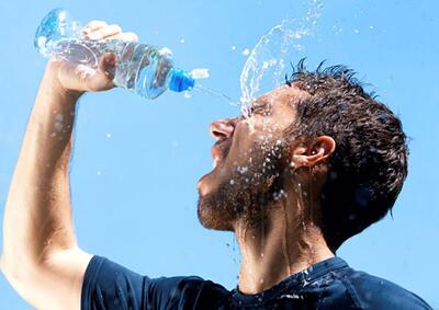 به فرد گرمازده آب قند و شربت ندهید