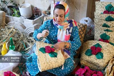 حصیر بافی با گیاه «لی» در گیلان