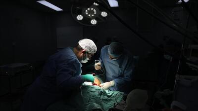 گرسنگی کادر درمانی غزه؛ جراحان در اتاق عمل از هوش می‌روند