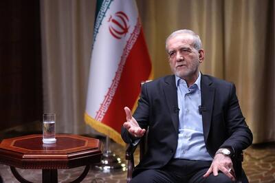 پوست موز زیر پای دولت‌