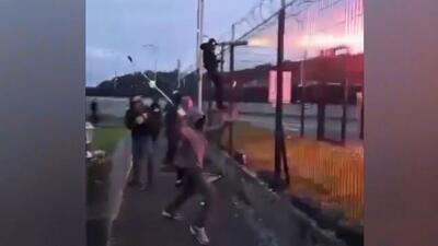 درگیری باورنکردنی هواداران با سلاح گرم و سرد در لیگ ایرلند