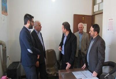 ماجرای بازدید سرزده فرماندار گچساران از اداره‌های شهرستان + ویدئو |  کارکنان در اتاق خود مشغول صرف صبحانه یا چرت زدن ....
