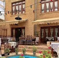 نگران تبدیل خانه‌های قدیمی به کافه نباشیم