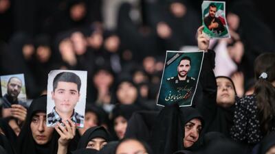 گزارش تصویری/ حضور رهبر معظم انقلاب در مراسم بزرگداشت شهدای جنگ تحمیلی اخیر